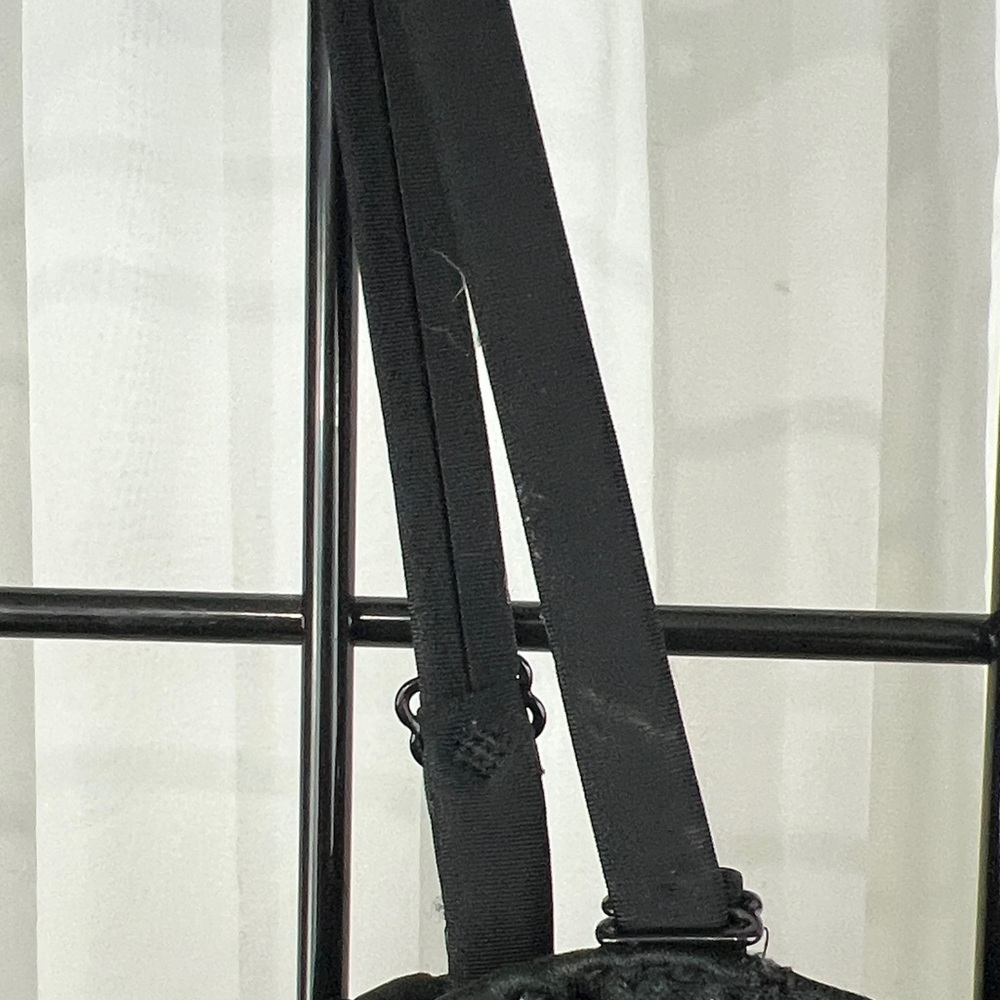 VINTAGE Black FringeTop with Sequin Detail. Perfect holiday top! - Picture 6 of 10